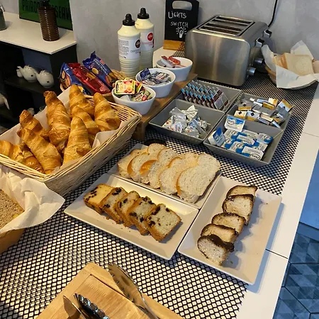 Jitrenka - Breakfast Included & Free Parking 3* Хренско