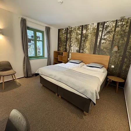 Jitrenka - Breakfast Included & Free Parking Hotel