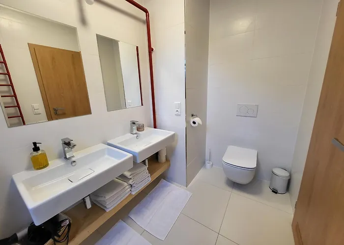 Jitrenka - Breakfast Included & Free Parking Hotel