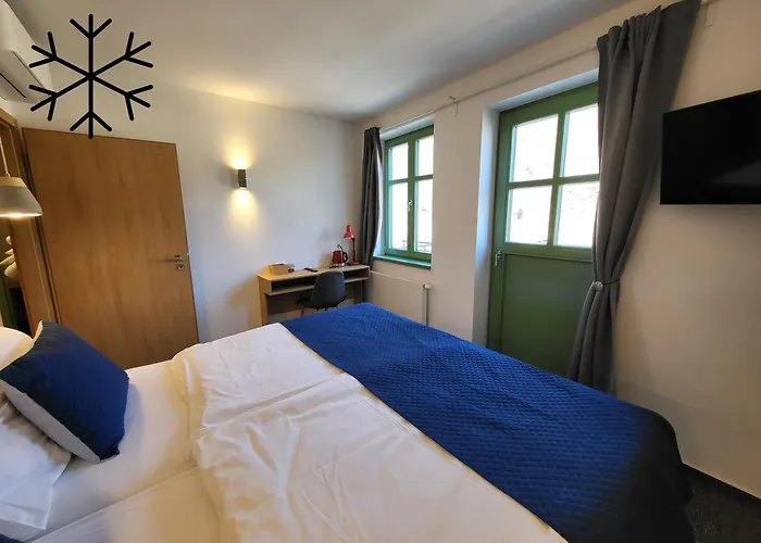 Hotel Jitrenka - Breakfast Included & Free Parking Hřensko