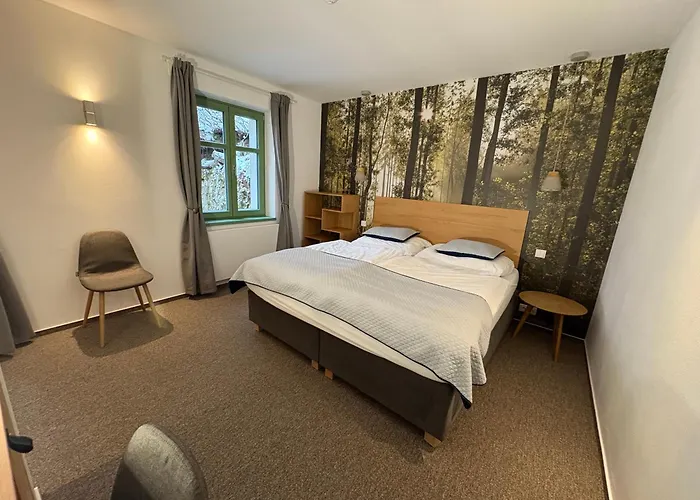 Jitrenka - Breakfast Included & Free Parking Hotel